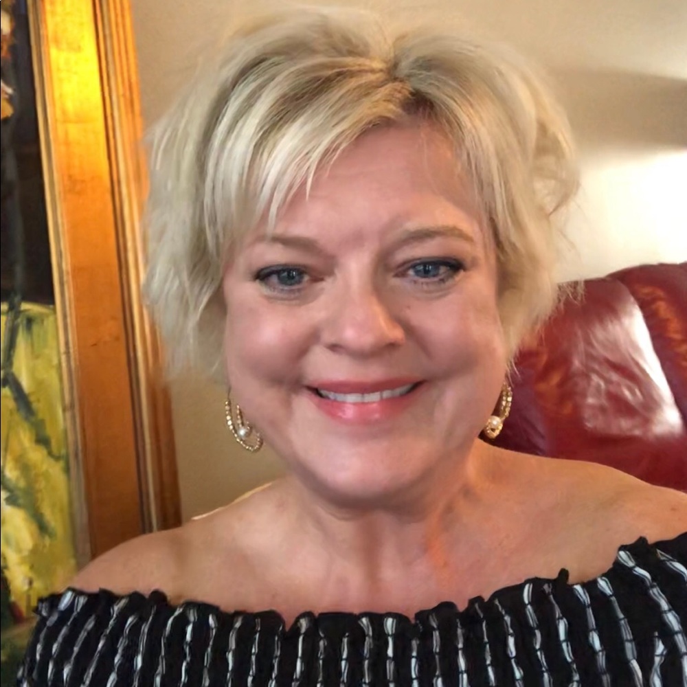 Meet your Posher, Jennifer